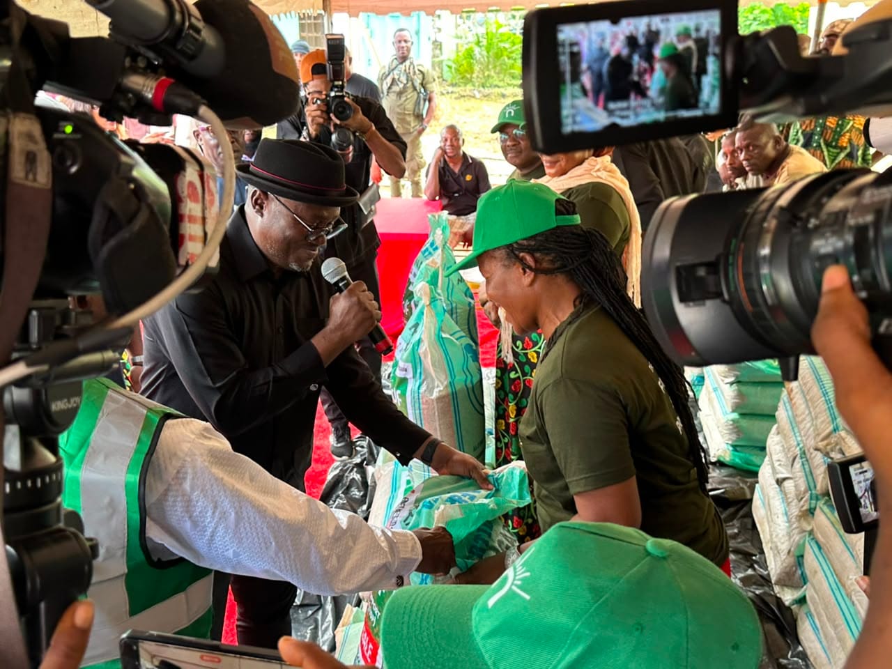 Gov. Otu Flags Off  South-South Farm Input Programme as FG rolls out 80,640 bags of subsidised fertilizers