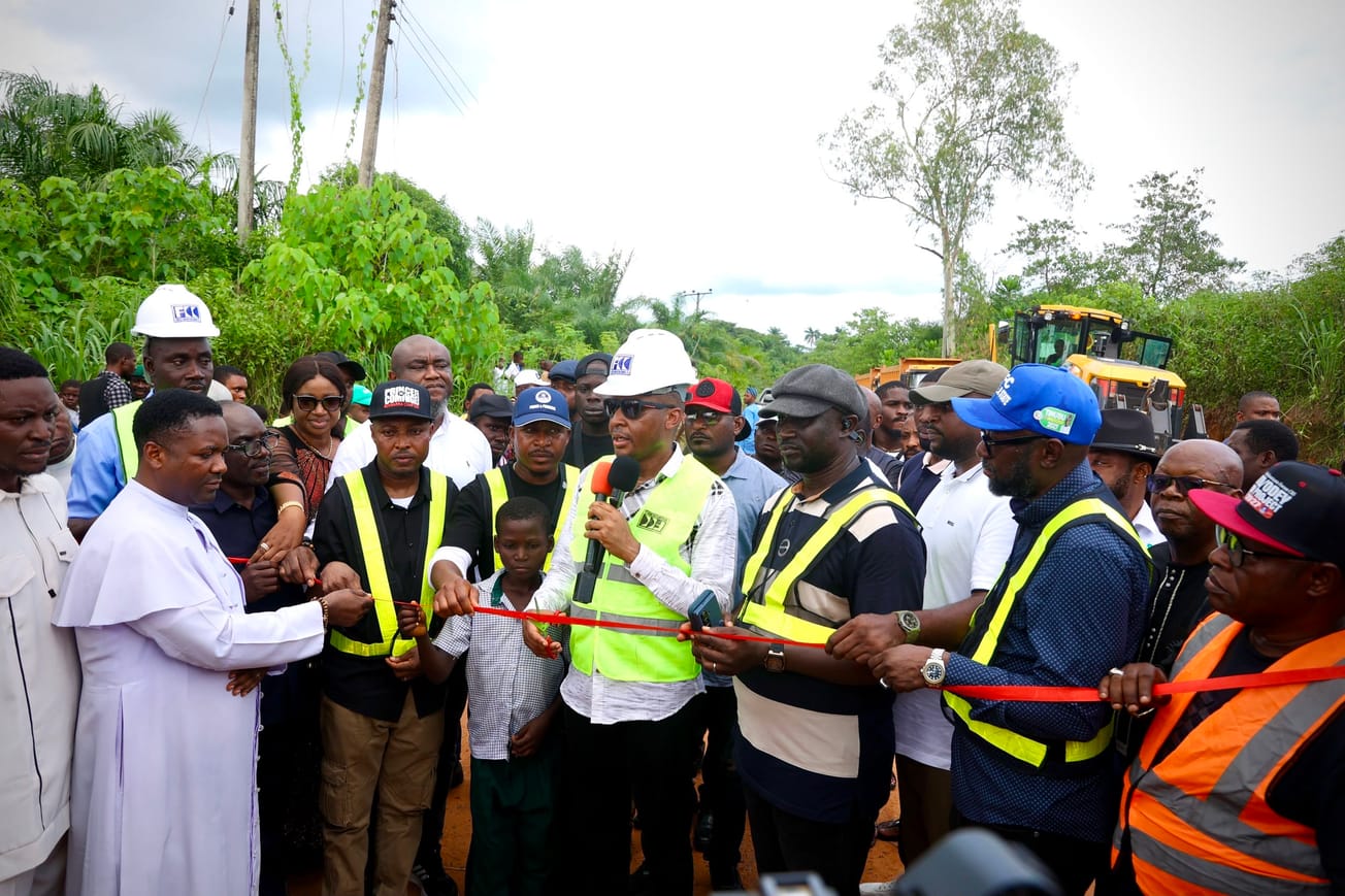 C’River Governor Otu Flags Off 10km Ugboro-Ukpah-Afrike Road Project in Bekwarra